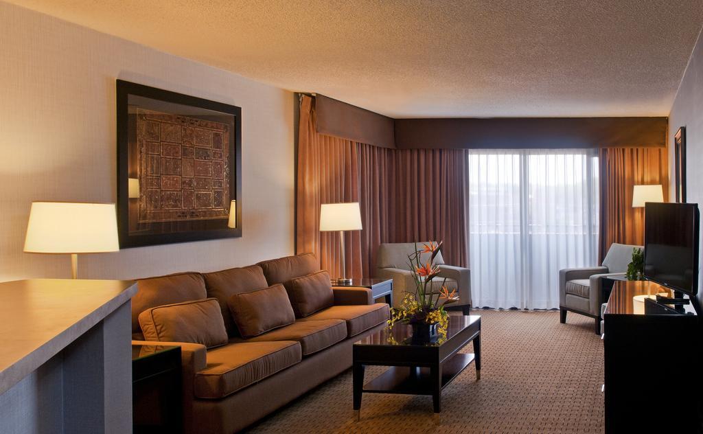 Wyndham Albuquerque Hotel & Conference Center Exterior photo