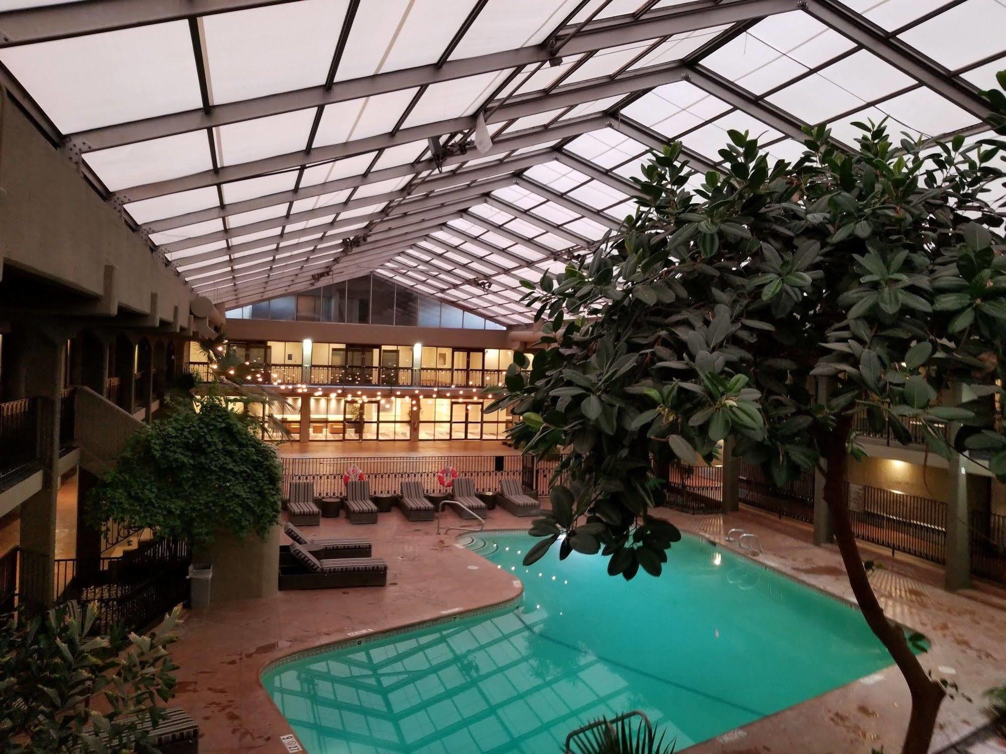 Wyndham Albuquerque Hotel & Conference Center Exterior photo